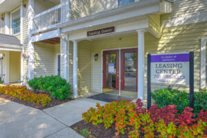 Exterior Acclaim at Ashburn leasing office, meticulous landscaping, leasing office signage.